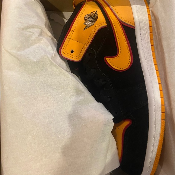 Jordan retro 1 size 2.5 and size 3 - Picture 3 of 4